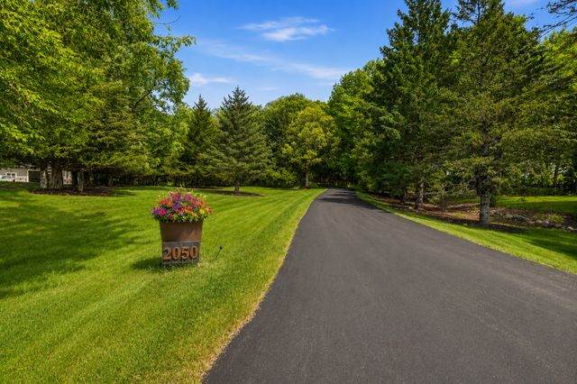 2050 Oakwood Ridge, Chanhassen, MN 55317