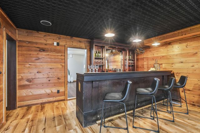 2050 Oakwood Ridge, Chanhassen, MN 55317