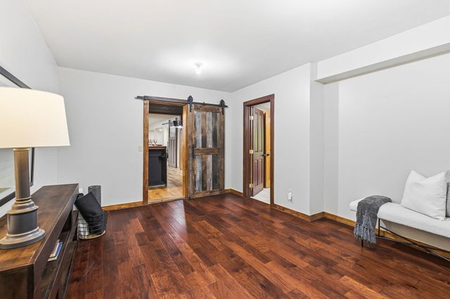 2050 Oakwood Ridge, Chanhassen, MN 55317