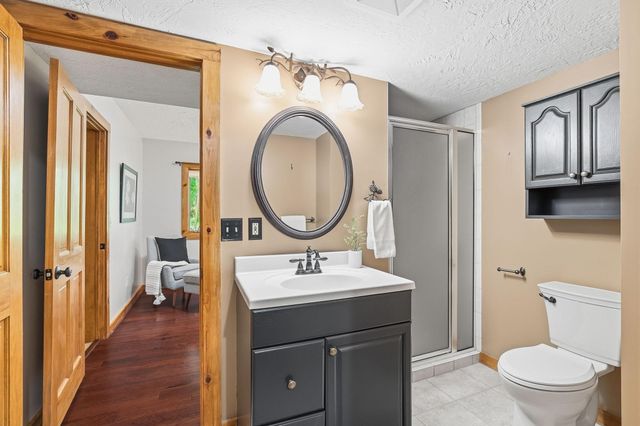 2050 Oakwood Ridge, Chanhassen, MN 55317
