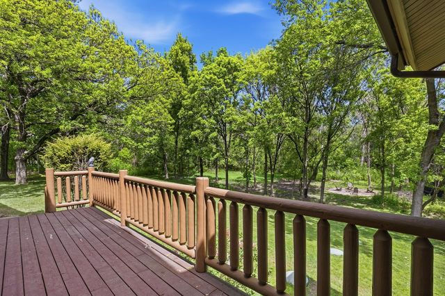 2050 Oakwood Ridge, Chanhassen, MN 55317