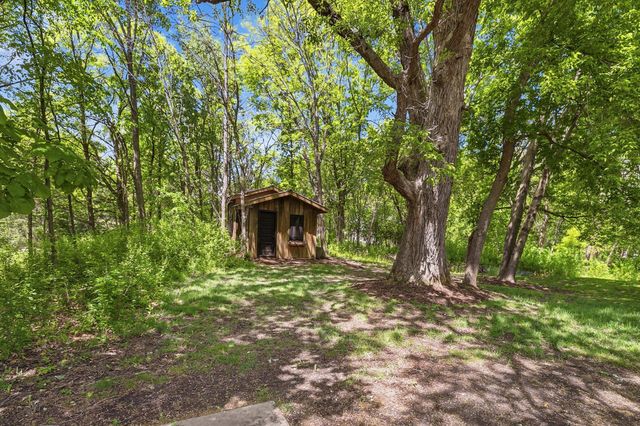2050 Oakwood Ridge, Chanhassen, MN 55317