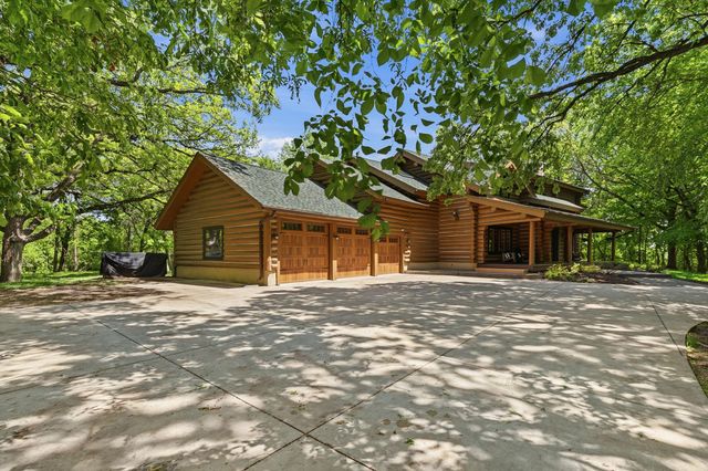 2050 Oakwood Ridge, Chanhassen, MN 55317