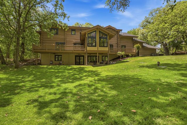 2050 Oakwood Ridge, Chanhassen, MN 55317