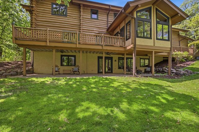 2050 Oakwood Ridge, Chanhassen, MN 55317