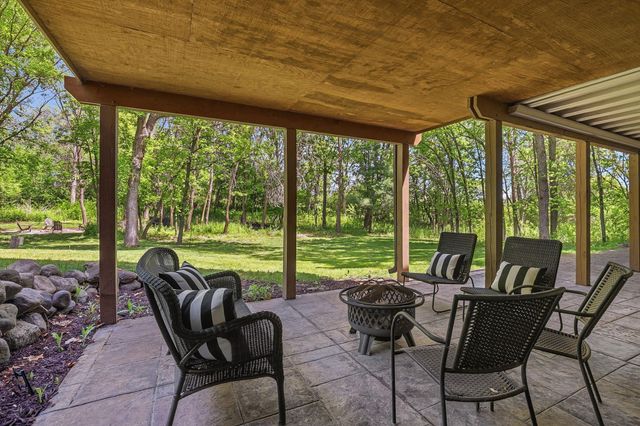 2050 Oakwood Ridge, Chanhassen, MN 55317
