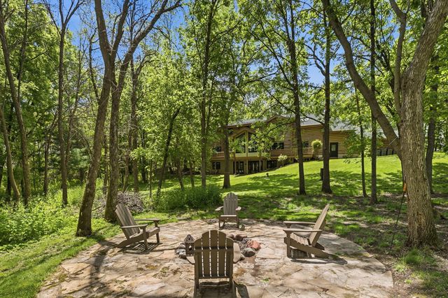 2050 Oakwood Ridge, Chanhassen, MN 55317