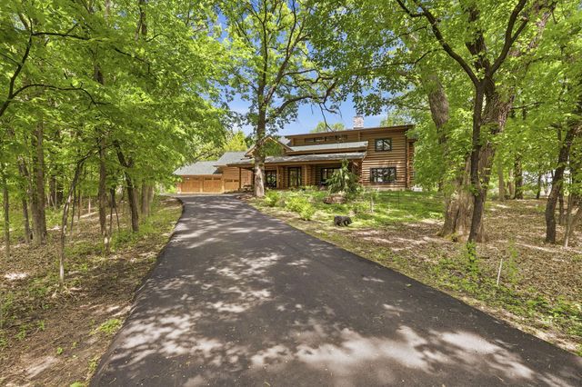 2050 Oakwood Ridge, Chanhassen, MN 55317