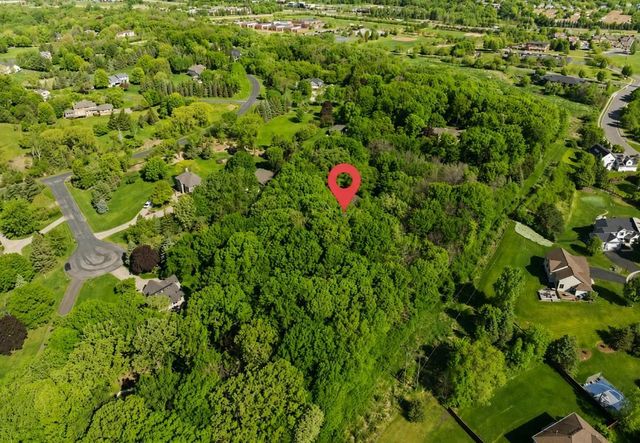 2050 Oakwood Ridge, Chanhassen, MN 55317
