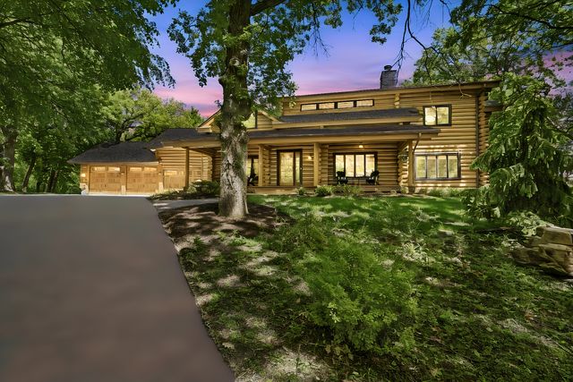 2050 Oakwood Ridge, Chanhassen, MN 55317