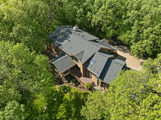 2050 Oakwood Ridge, Chanhassen, MN 55317