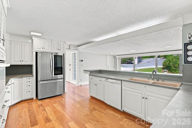 4830 N Center Street, Hickory, NC 28601