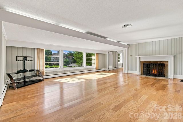 4830 N Center Street, Hickory, NC 28601