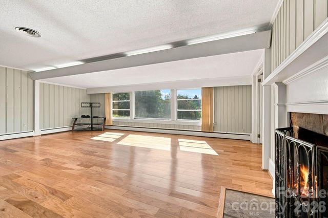 4830 N Center Street, Hickory, NC 28601