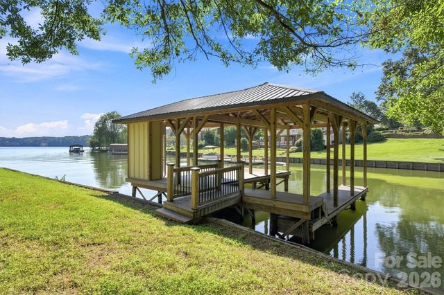 4830 N Center Street, Hickory, NC 28601