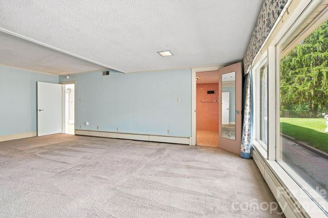 4830 N Center Street, Hickory, NC 28601