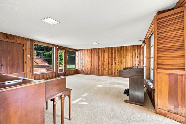 4830 N Center Street, Hickory, NC 28601