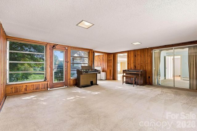 4830 N Center Street, Hickory, NC 28601