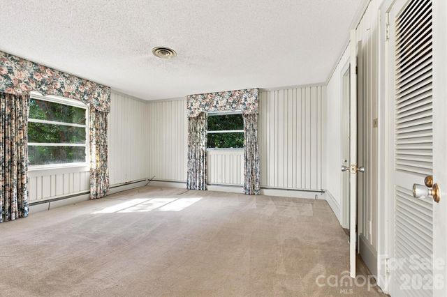 4830 N Center Street, Hickory, NC 28601