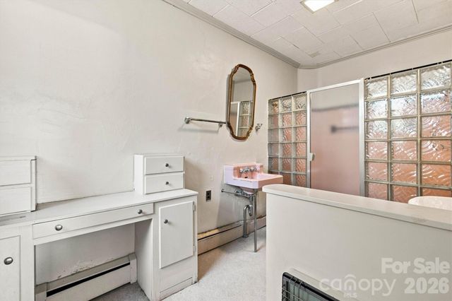 4830 N Center Street, Hickory, NC 28601