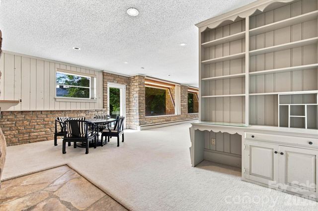 4830 N Center Street, Hickory, NC 28601