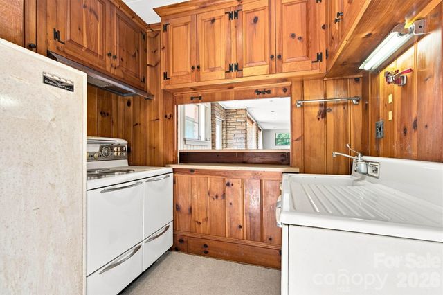 4830 N Center Street, Hickory, NC 28601