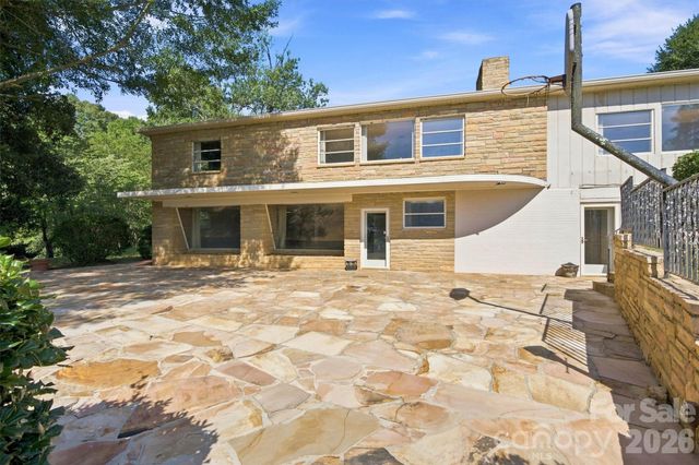 4830 N Center Street, Hickory, NC 28601