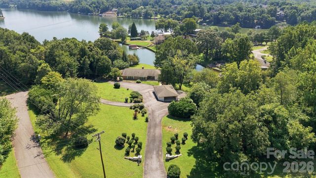 4830 N Center Street, Hickory, NC 28601