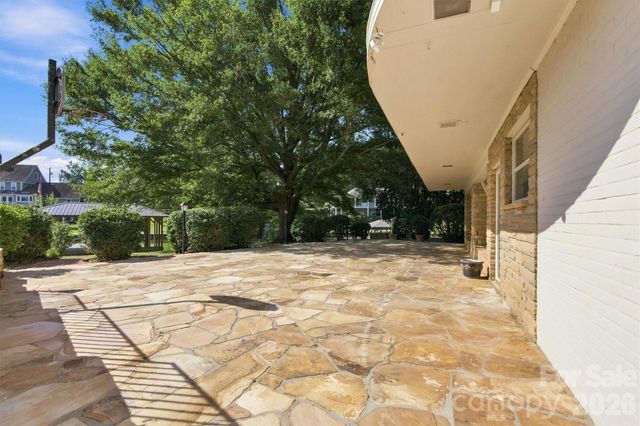 4830 N Center Street, Hickory, NC 28601