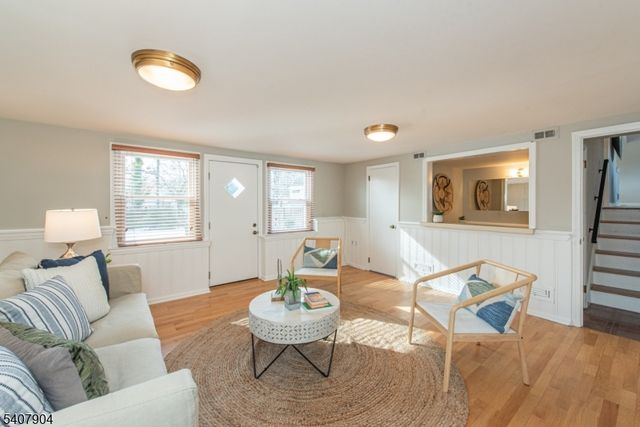 33 Tuers Pl, Montclair Twp., NJ 07043