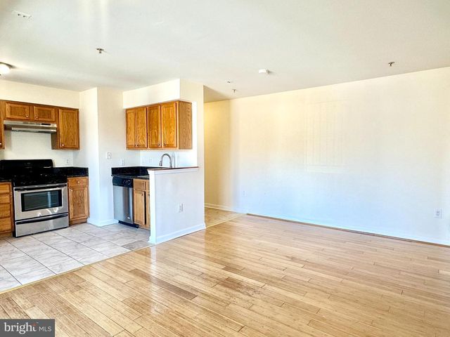 4110 Ames St NE Apt 303, Washington, DC 20019