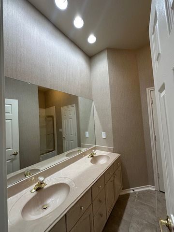 6060 Thursby Avenue, Dallas, TX 75252