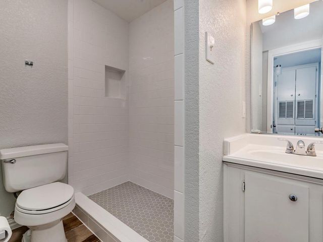 2124 Burton DR 150, Austin, TX 78741