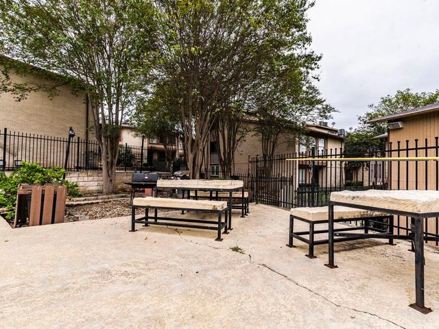 2124 Burton DR 150, Austin, TX 78741