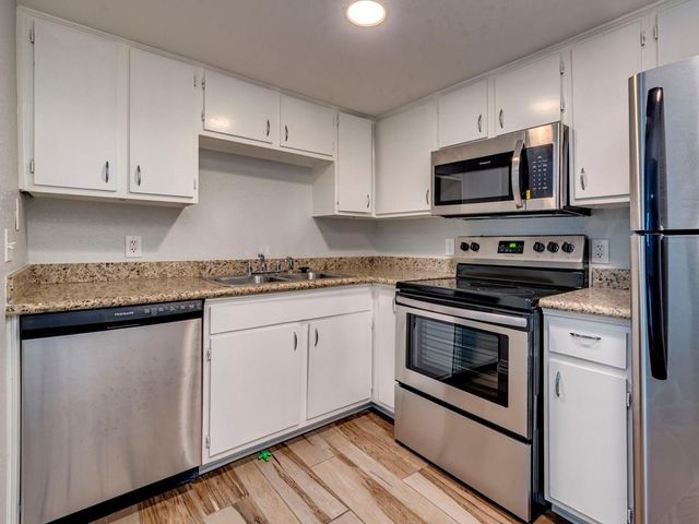 2124 Burton DR 150, Austin, TX 78741