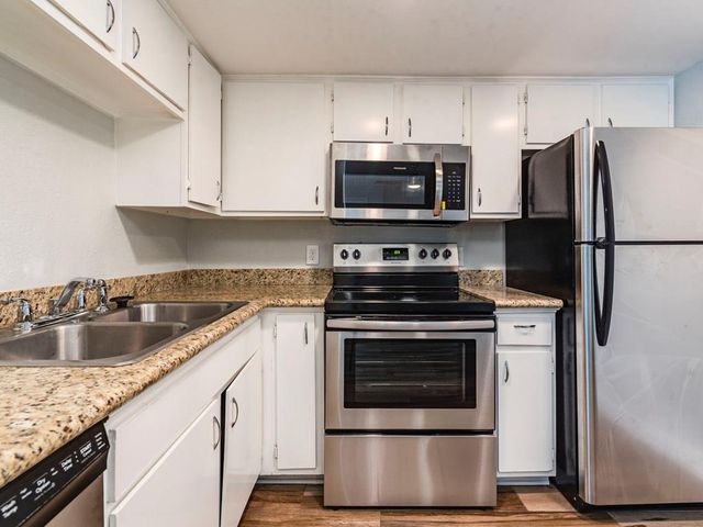 2124 Burton DR 150, Austin, TX 78741