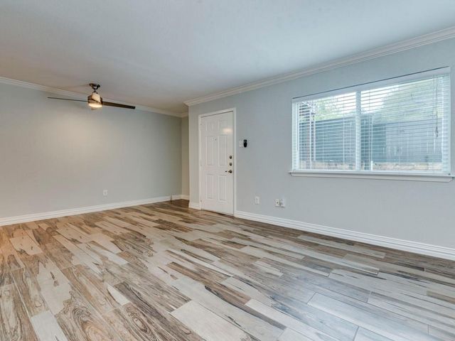 2124 Burton DR 150, Austin, TX 78741