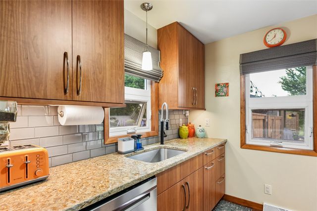 805 N J Street, Indianola, IA 50125