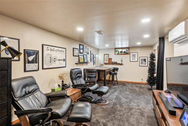 805 N J Street, Indianola, IA 50125