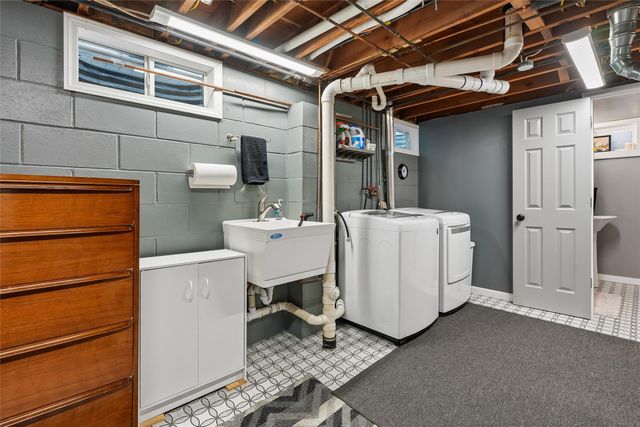 805 N J Street, Indianola, IA 50125