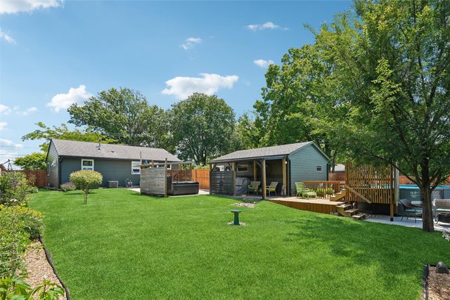 805 N J Street, Indianola, IA 50125