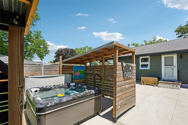 805 N J Street, Indianola, IA 50125
