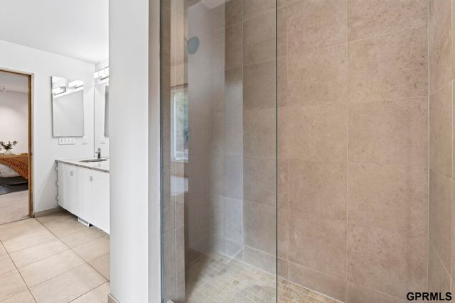 13484 Ogden Plaza Circle, Omaha, NE 68164
