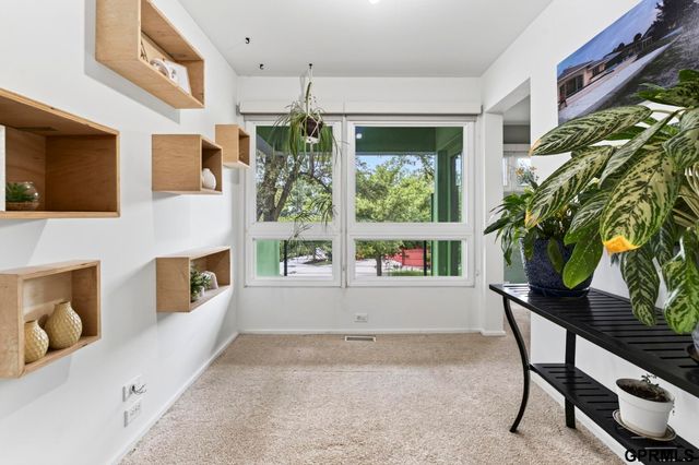 13484 Ogden Plaza Circle, Omaha, NE 68164