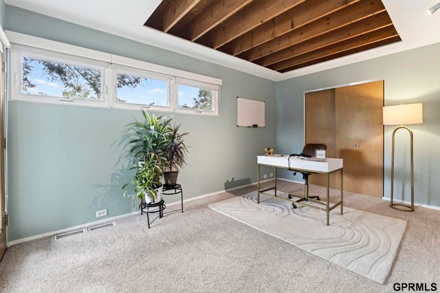 13484 Ogden Plaza Circle, Omaha, NE 68164