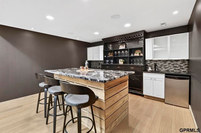 13484 Ogden Plaza Circle, Omaha, NE 68164
