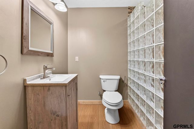 13484 Ogden Plaza Circle, Omaha, NE 68164
