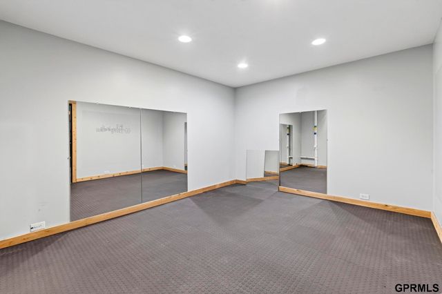 13484 Ogden Plaza Circle, Omaha, NE 68164