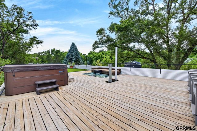 13484 Ogden Plaza Circle, Omaha, NE 68164