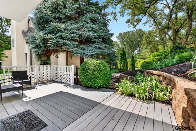 13484 Ogden Plaza Circle, Omaha, NE 68164